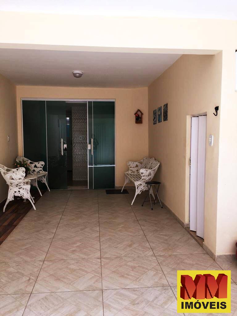 Casa à venda com 2 quartos, 70m² - Foto 1