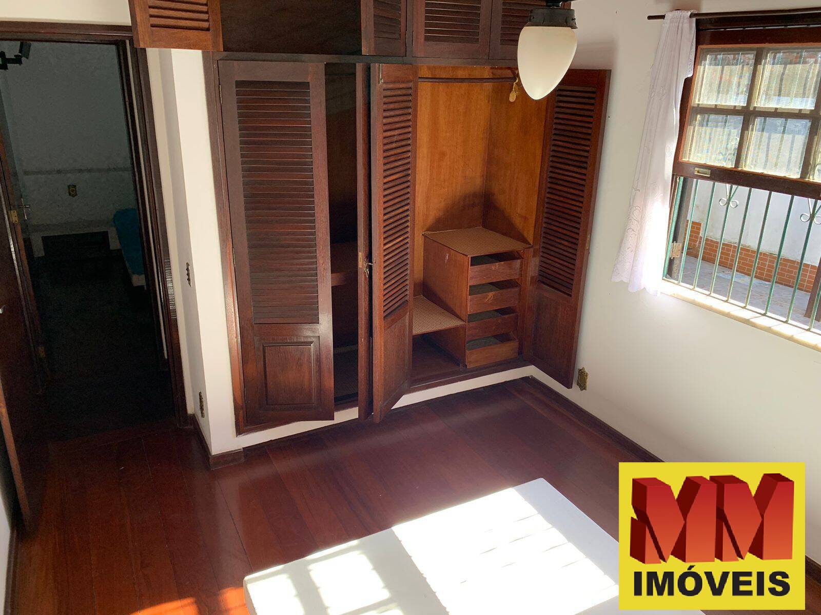 Casa à venda com 5 quartos, 200m² - Foto 17