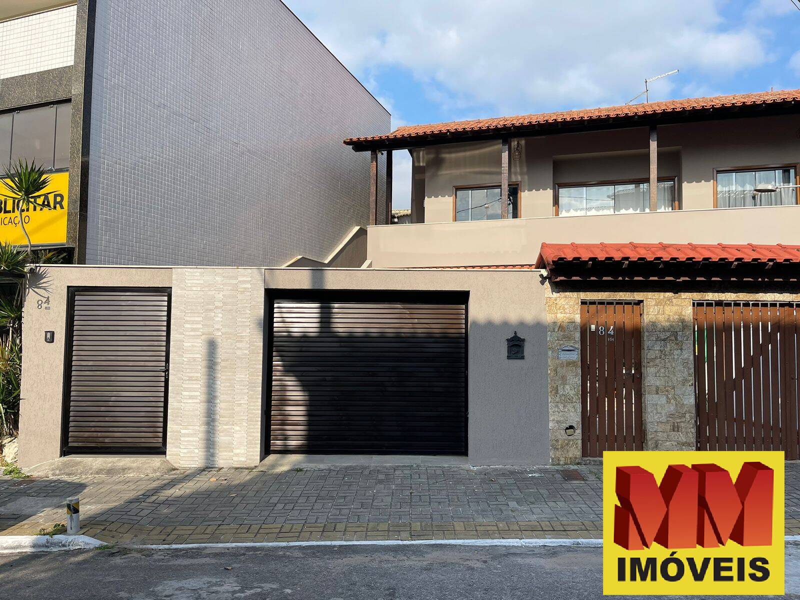 Casa à venda com 4 quartos, 136m² - Foto 1