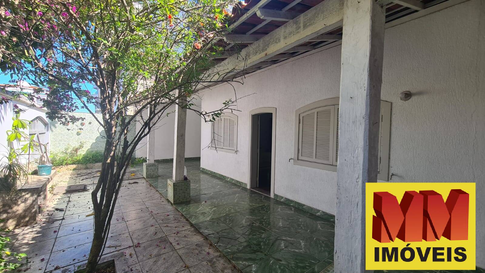 Casa à venda com 4 quartos, 200m² - Foto 1