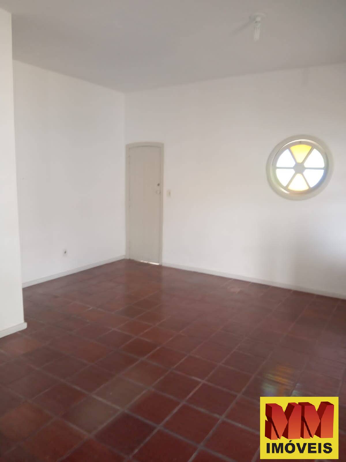 Casa à venda com 4 quartos, 200m² - Foto 2