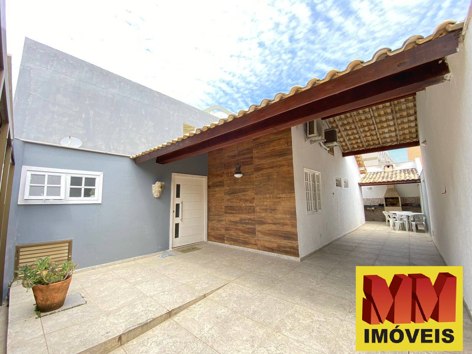 Casa à venda com 3 quartos, 65m² - Foto 1